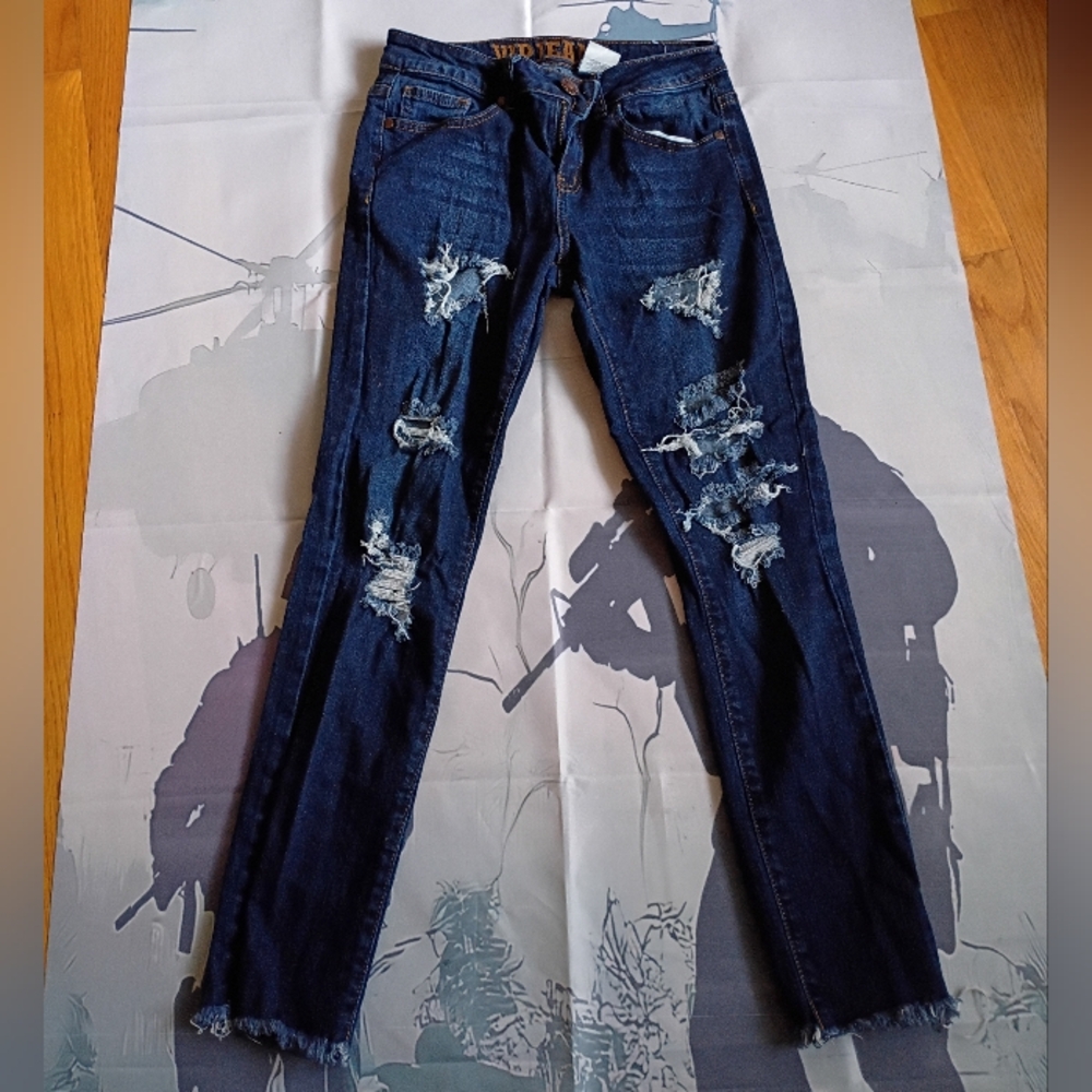 VIP Jeans Distressed Skinny Blue Denim Stretch 5Pocket Button Zip Dark Wash 3/4